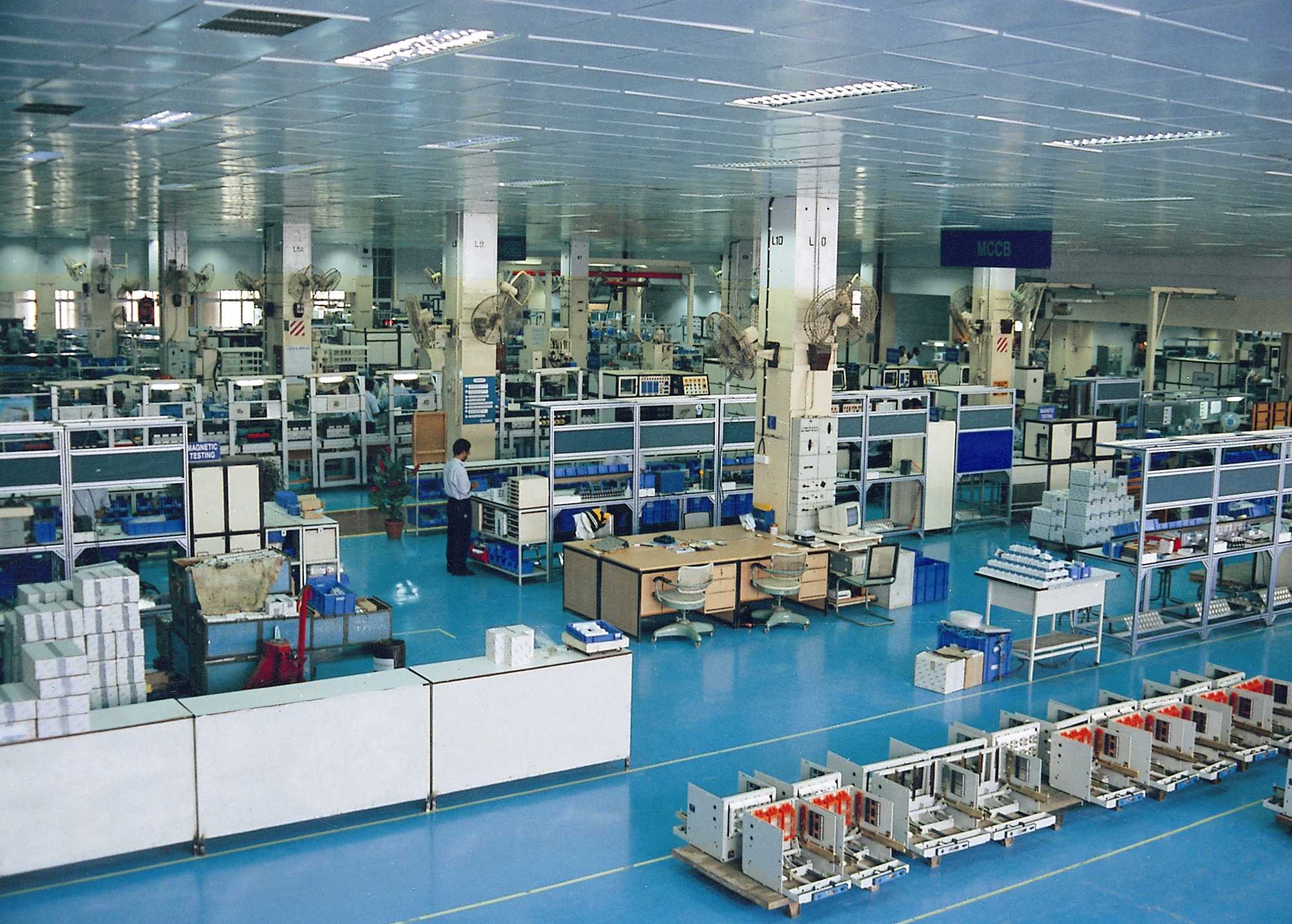 真空斷路器流水線 斷路器裝配生產線_工程機械欄目